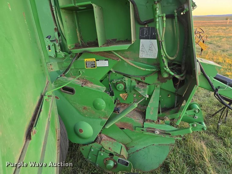 image for item DY1359 John Deere 568 Mega Wide Plus round baler