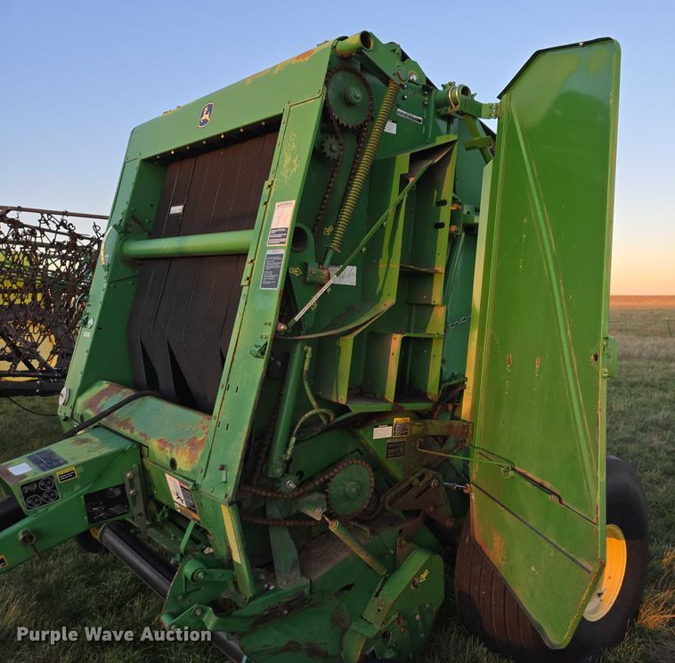 image for item DY1359 John Deere 568 Mega Wide Plus round baler