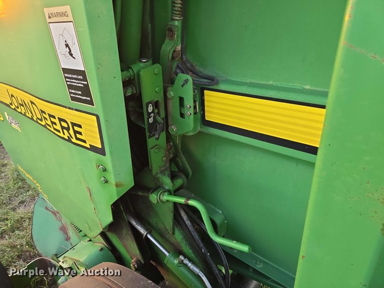 image for item DY1359 John Deere 568 Mega Wide Plus round baler