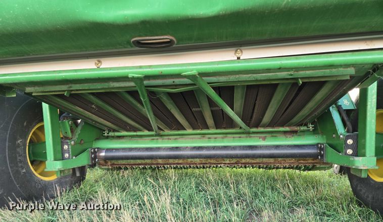 image for item DY1359 John Deere 568 Mega Wide Plus round baler