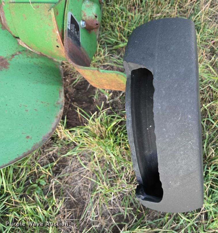 image for item DY1359 John Deere 568 Mega Wide Plus round baler