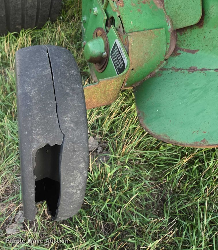 image for item DY1359 John Deere 568 Mega Wide Plus round baler