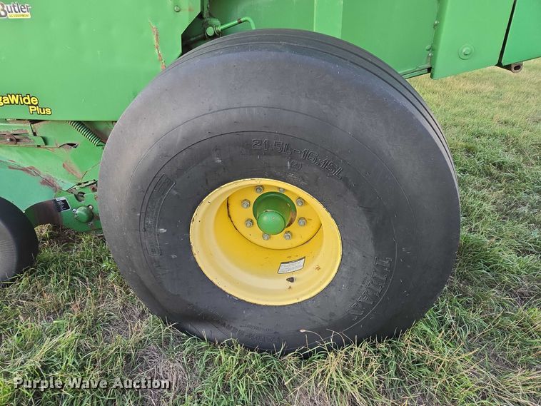 image for item DY1359 John Deere 568 Mega Wide Plus round baler