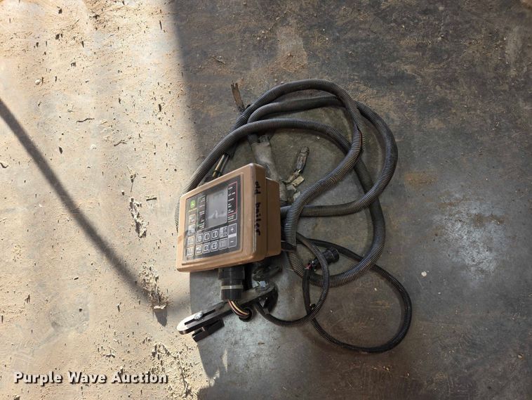 image for item DY1359 John Deere 568 Mega Wide Plus round baler