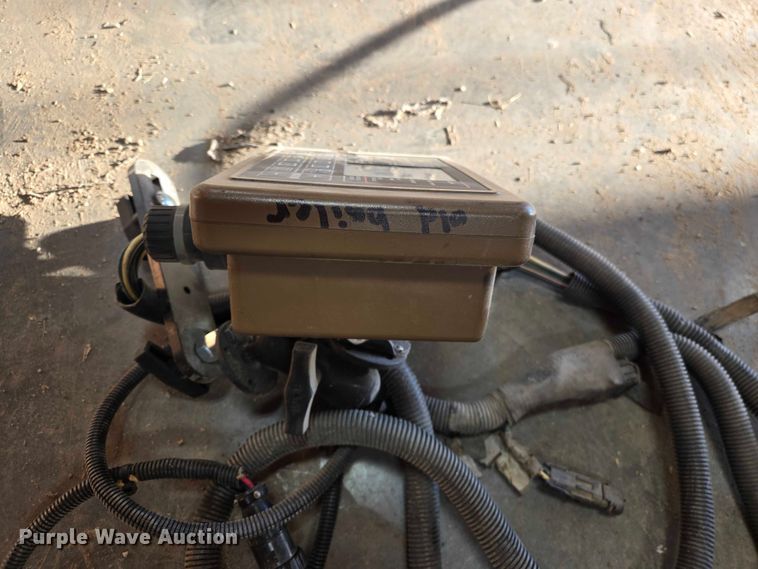 image for item DY1359 John Deere 568 Mega Wide Plus round baler