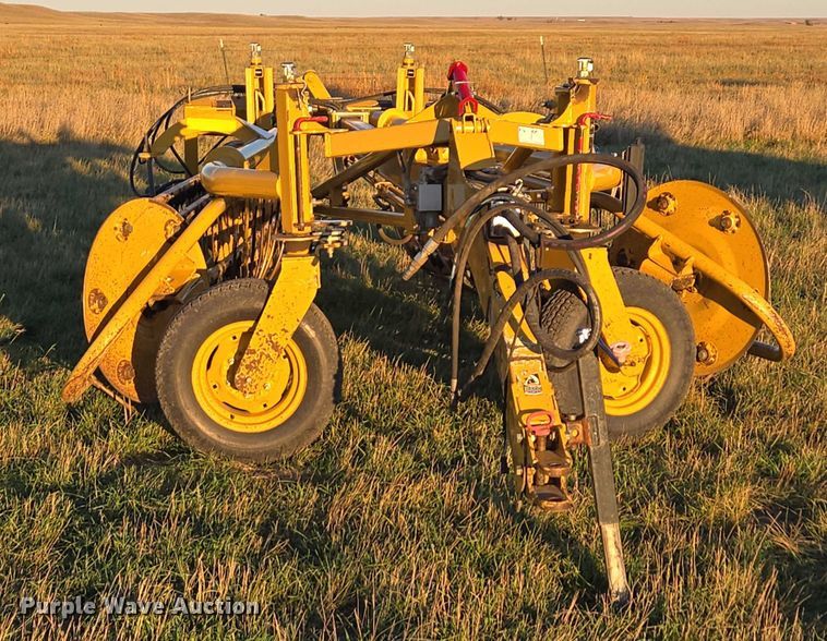 image for item DY1360 Vermeer R2300 hay rake