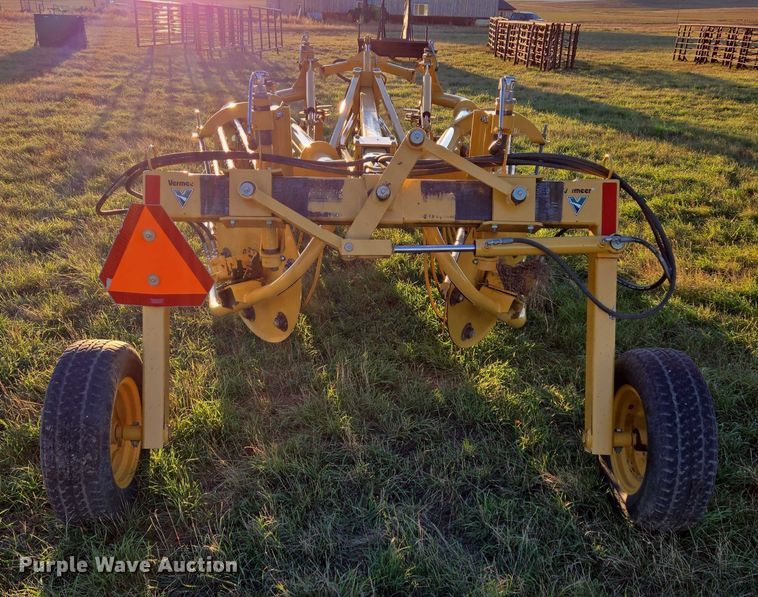 image for item DY1360 Vermeer R2300 hay rake