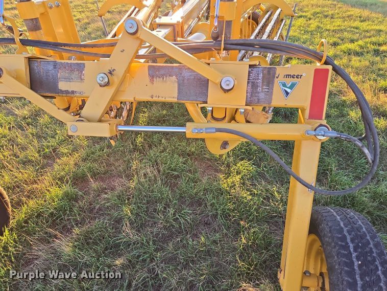 image for item DY1360 Vermeer R2300 hay rake