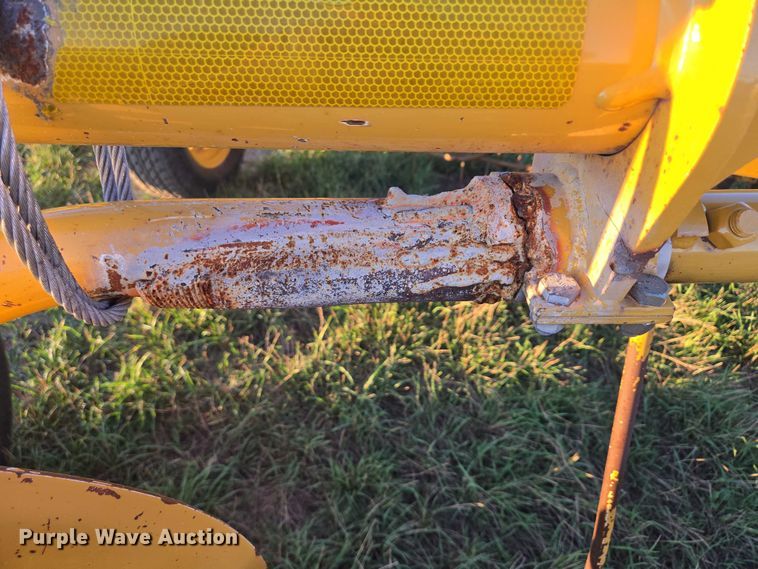 image for item DY1360 Vermeer R2300 hay rake