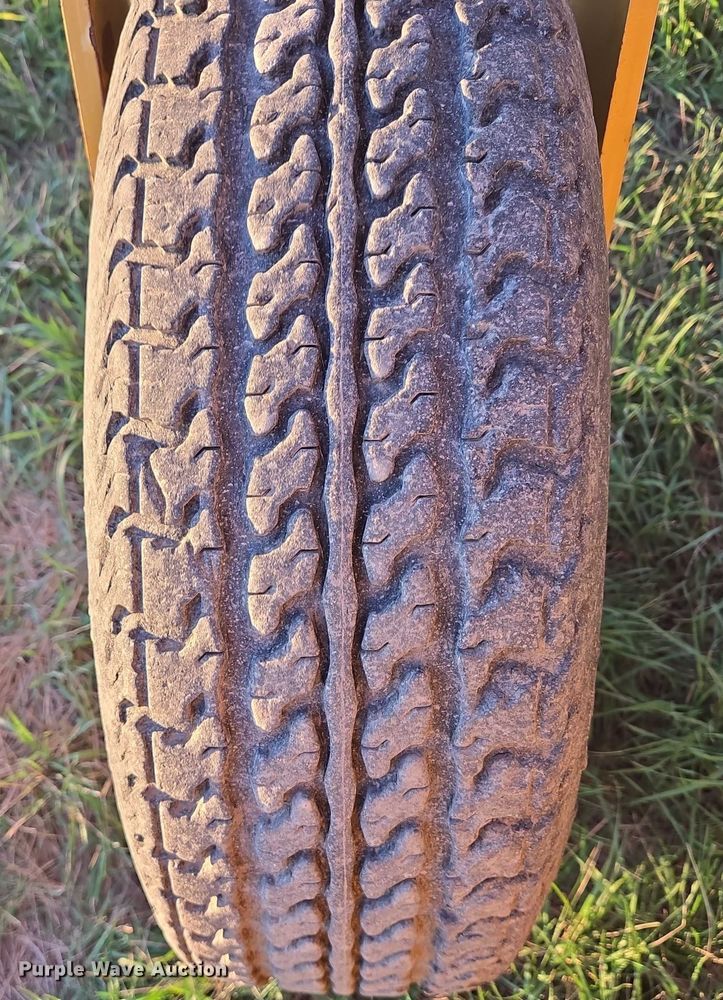 image for item DY1360 Vermeer R2300 hay rake