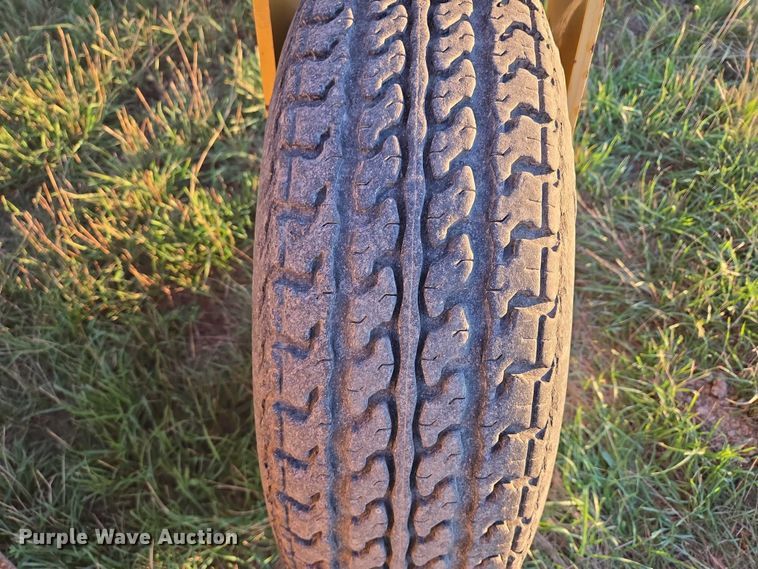 image for item DY1360 Vermeer R2300 hay rake