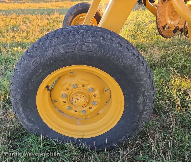 image for item DY1360 Vermeer R2300 hay rake