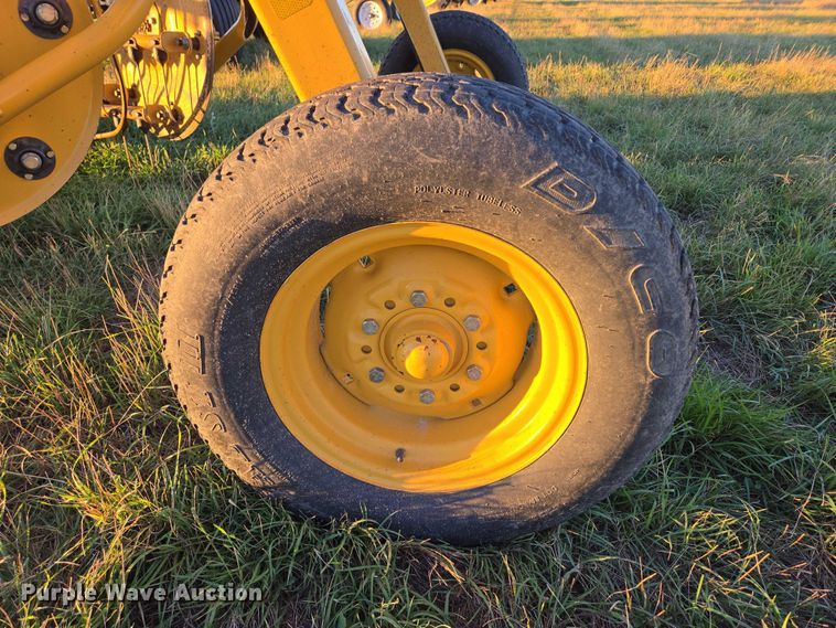 image for item DY1360 Vermeer R2300 hay rake