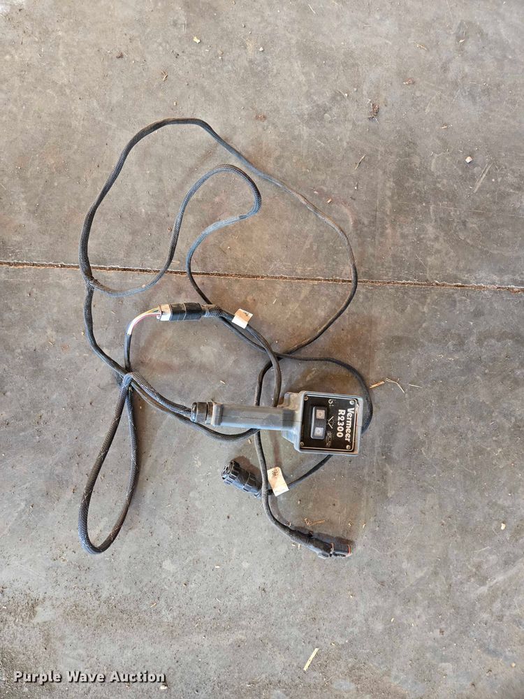 image for item DY1360 Vermeer R2300 hay rake