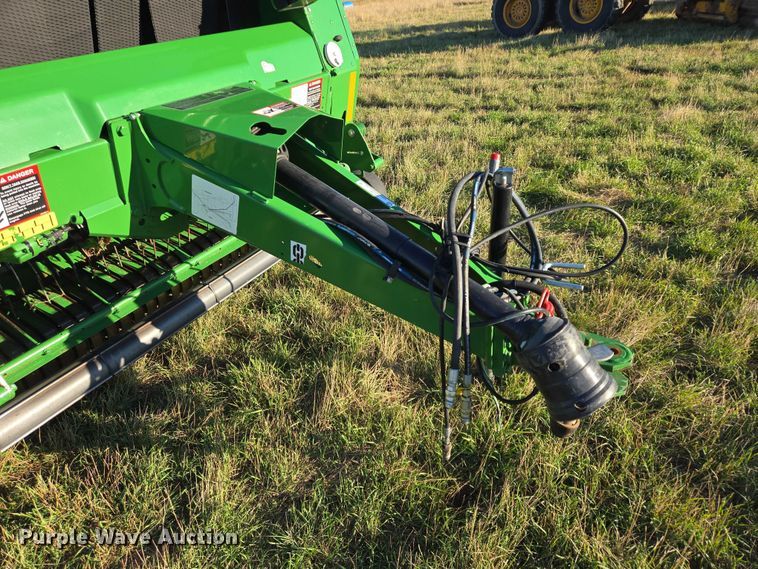 image for item DY1361 2021 John Deere 560M round baler
