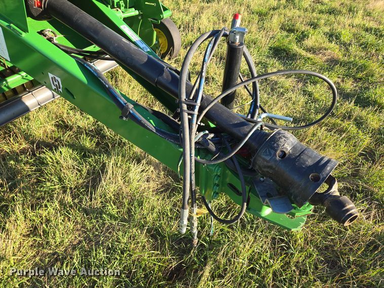 image for item DY1361 2021 John Deere 560M round baler