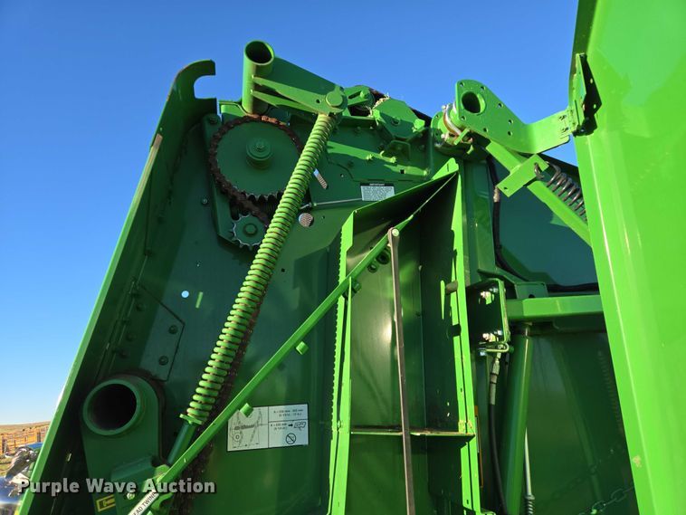 image for item DY1361 2021 John Deere 560M round baler