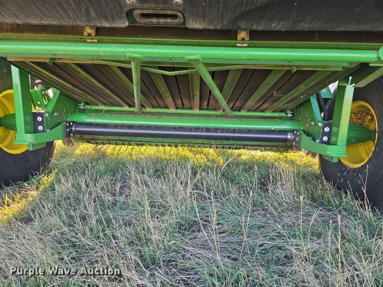 image for item DY1361 2021 John Deere 560M round baler