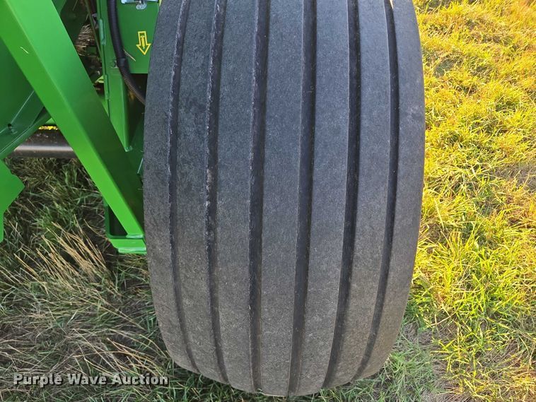 image for item DY1361 2021 John Deere 560M round baler