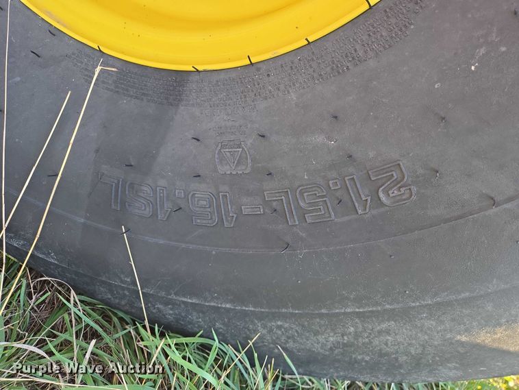 image for item DY1361 2021 John Deere 560M round baler