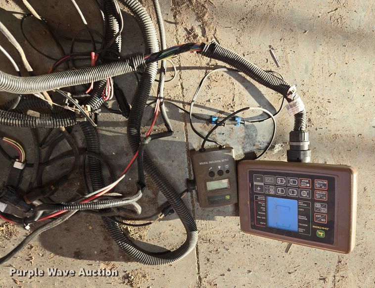 image for item DY1361 2021 John Deere 560M round baler