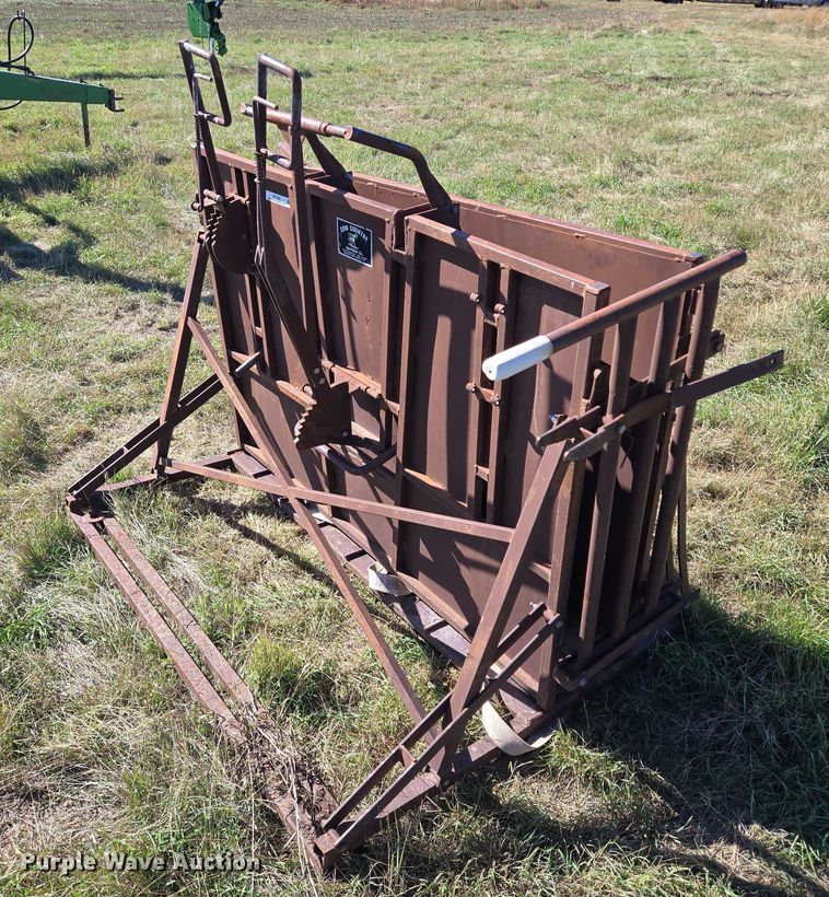 image for item DY1365 Cow Country livestock chute