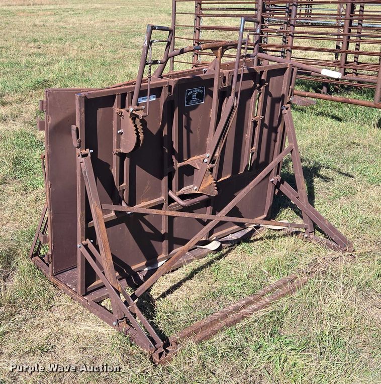 image for item DY1365 Cow Country livestock chute