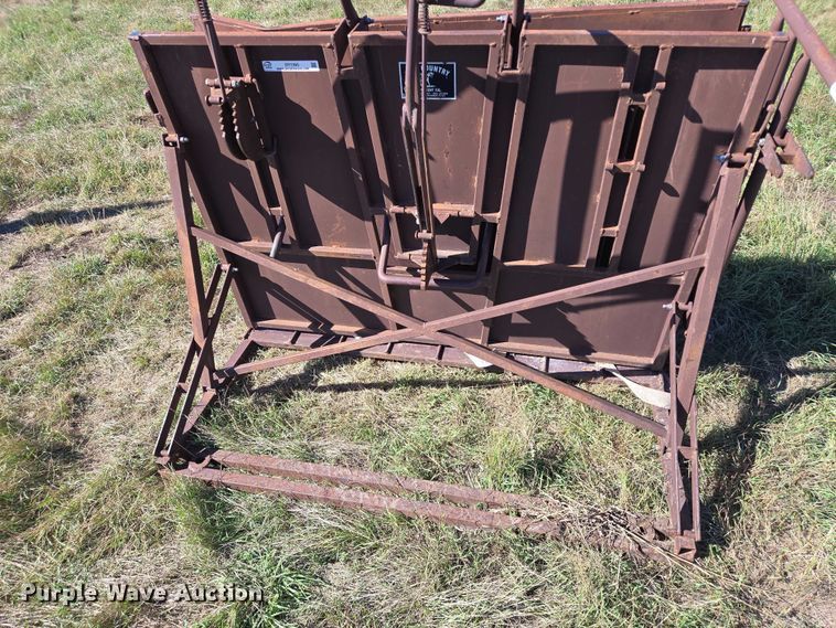 image for item DY1365 Cow Country livestock chute
