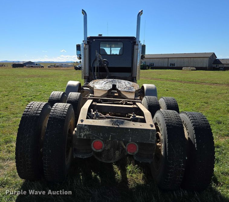 image for item DY1367 1996 Peterbilt 379 semi truck