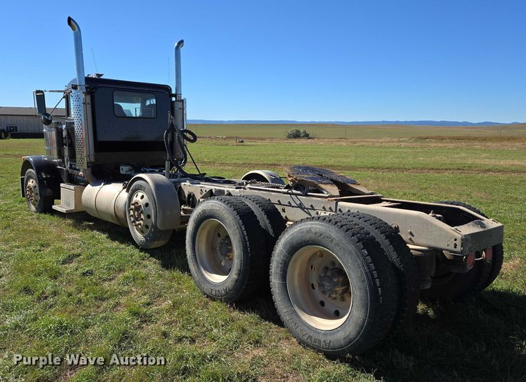 image for item DY1367 1996 Peterbilt 379 semi truck