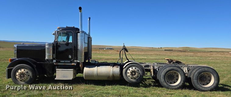 image for item DY1367 1996 Peterbilt 379 semi truck