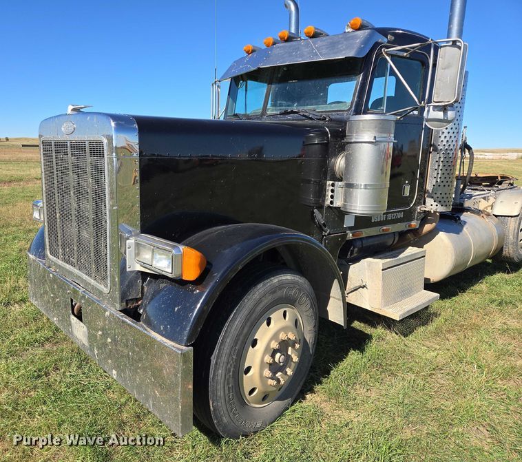 image for item DY1367 1996 Peterbilt 379 semi truck