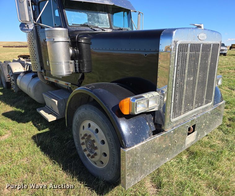 image for item DY1367 1996 Peterbilt 379 semi truck