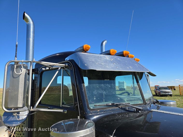 image for item DY1367 1996 Peterbilt 379 semi truck