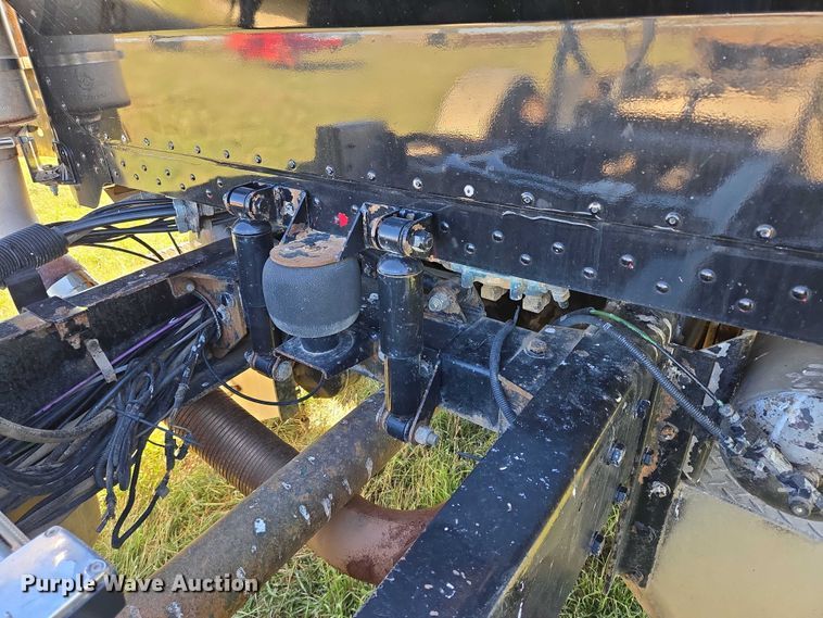 image for item DY1367 1996 Peterbilt 379 semi truck