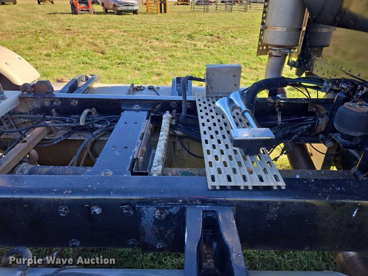 image for item DY1367 1996 Peterbilt 379 semi truck