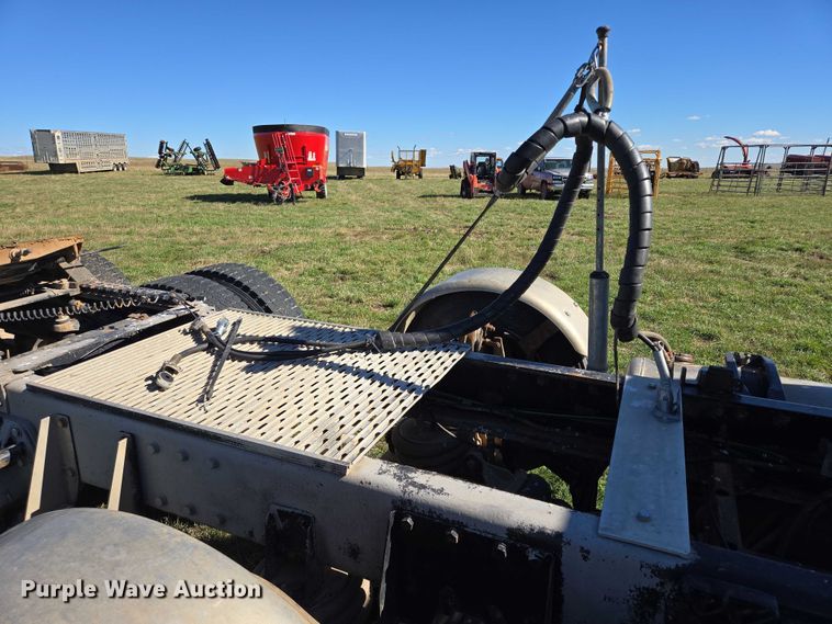 image for item DY1367 1996 Peterbilt 379 semi truck