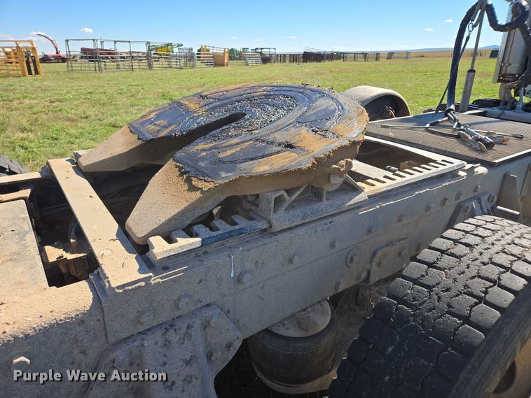 image for item DY1367 1996 Peterbilt 379 semi truck