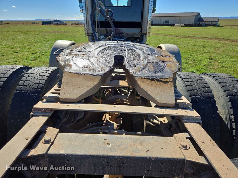 image for item DY1367 1996 Peterbilt 379 semi truck