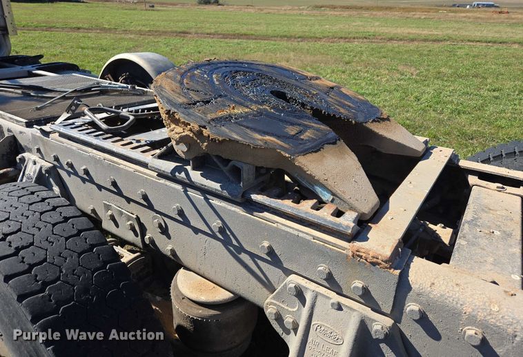 image for item DY1367 1996 Peterbilt 379 semi truck