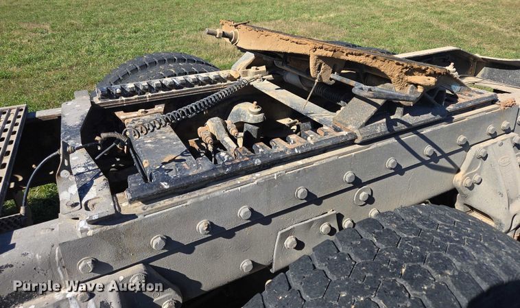 image for item DY1367 1996 Peterbilt 379 semi truck