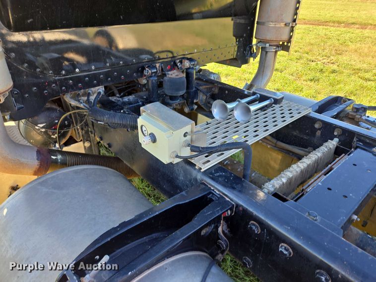 image for item DY1367 1996 Peterbilt 379 semi truck