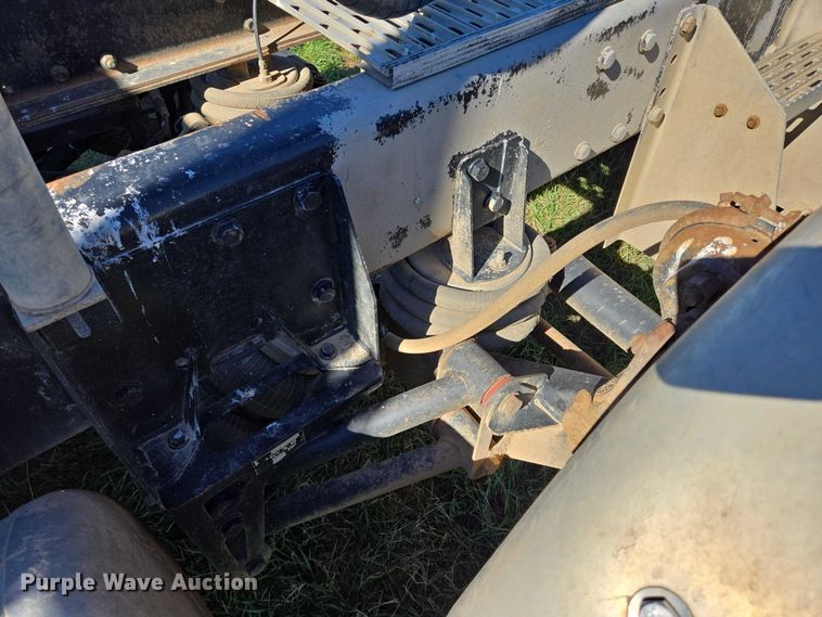 image for item DY1367 1996 Peterbilt 379 semi truck