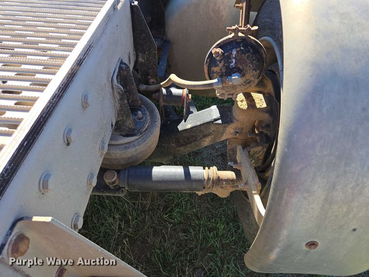 image for item DY1367 1996 Peterbilt 379 semi truck