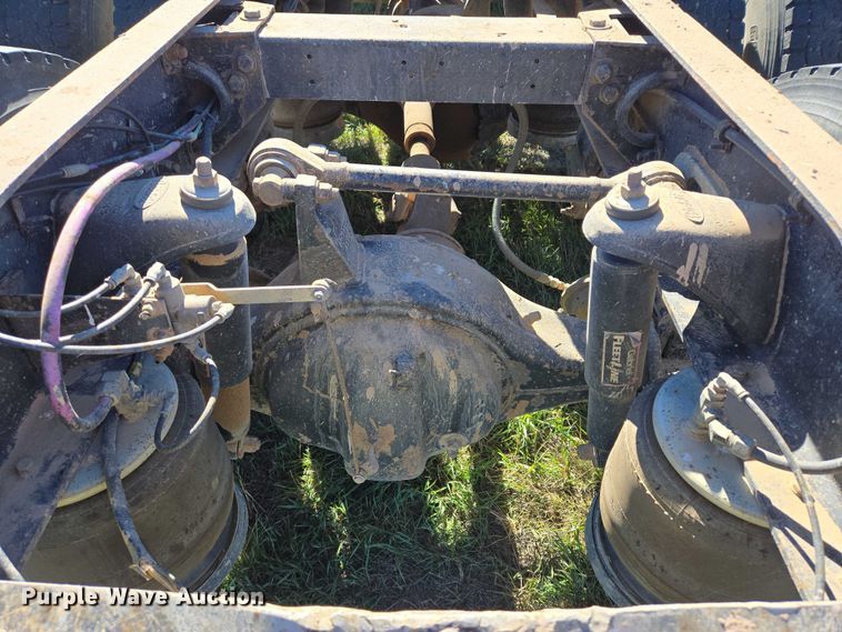 image for item DY1367 1996 Peterbilt 379 semi truck