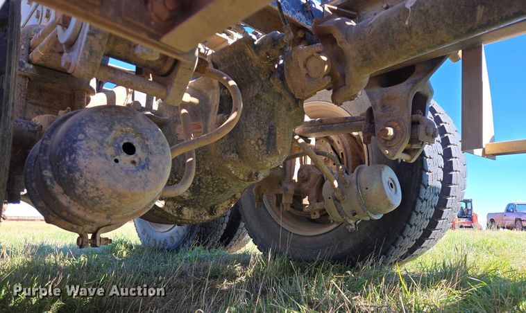 image for item DY1367 1996 Peterbilt 379 semi truck