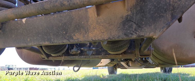 image for item DY1367 1996 Peterbilt 379 semi truck