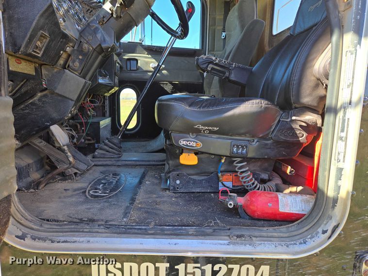 image for item DY1367 1996 Peterbilt 379 semi truck