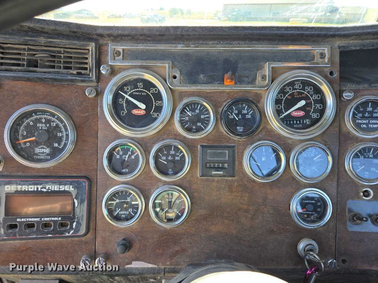 image for item DY1367 1996 Peterbilt 379 semi truck