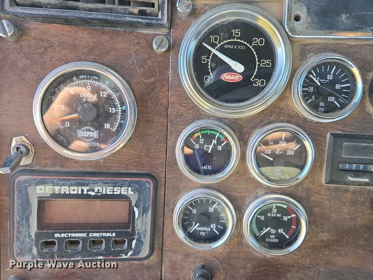 image for item DY1367 1996 Peterbilt 379 semi truck